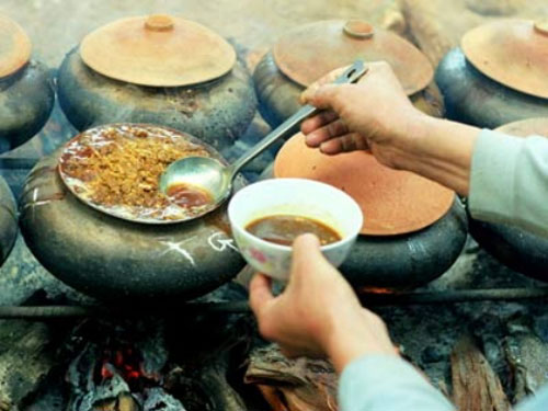 Thưởng thức đặc sản cá kho làng Vũ Đại